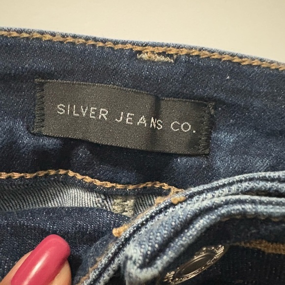 Silver Jeans Blue Distressed Jean Shorts with Raw Hem. Waist 29 - Picture 5 of 10